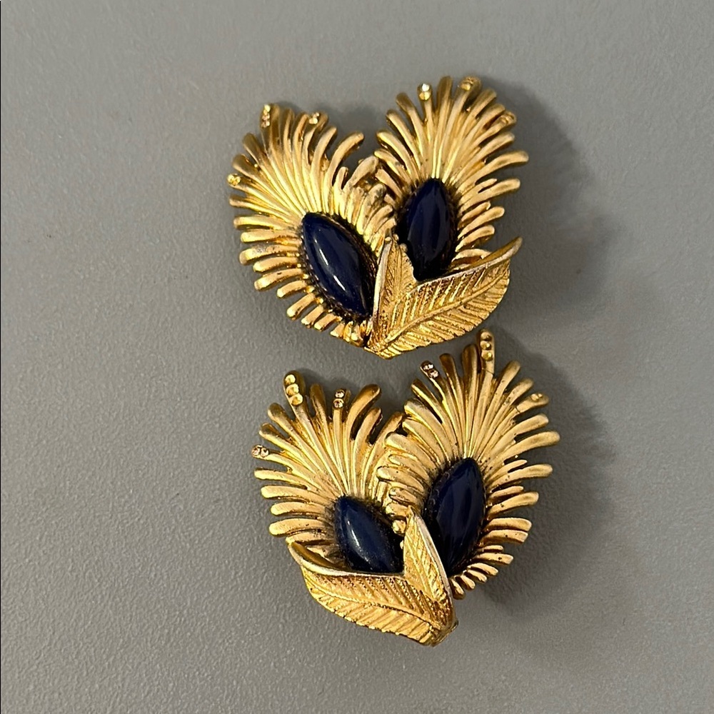 Oscar De La Renta Clip On Earrings